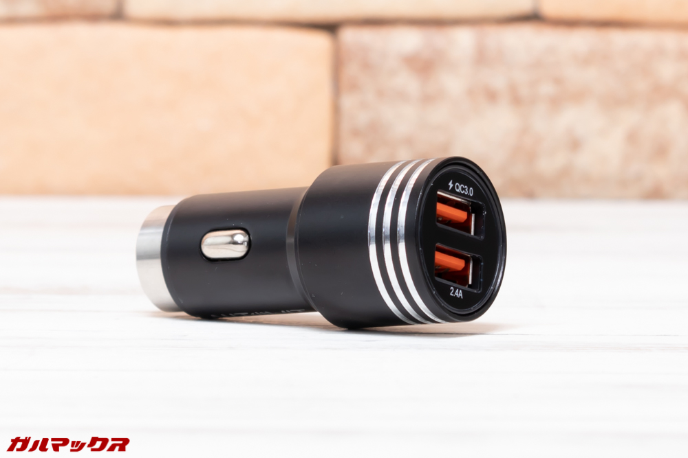 AUTOWIT FC01にはQC3.0対応のシガー電源プラグが付属しています。