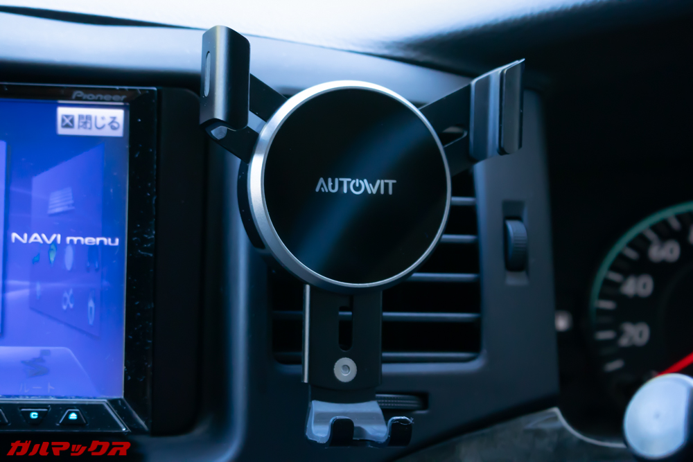 AUTOWIT FC01はダッシュボードには取り付けられないので注意。