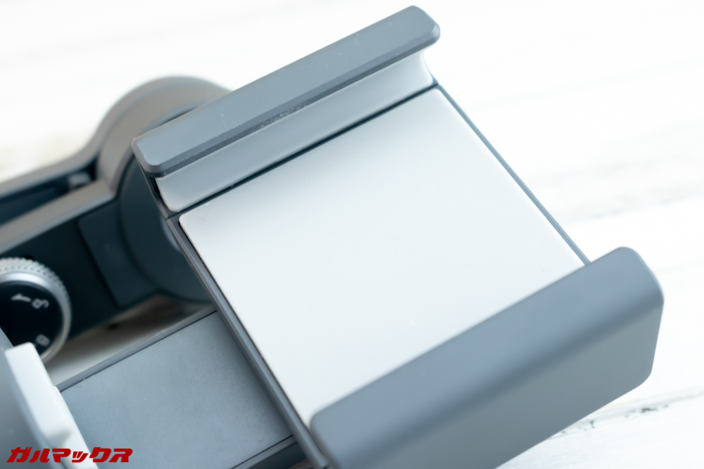 OSMO MOBILE 2のスマホホルダーはバネ式