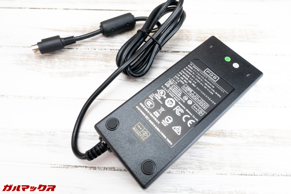 DS918+のACアダプターは大きめ