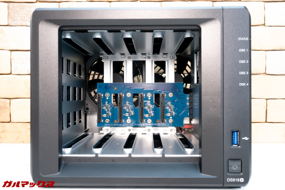 DS918+のカートリッジを全て外して中を確認