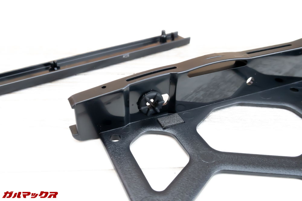 DS918+のカートリッジ内部には振動防止のゴムが備わっています。