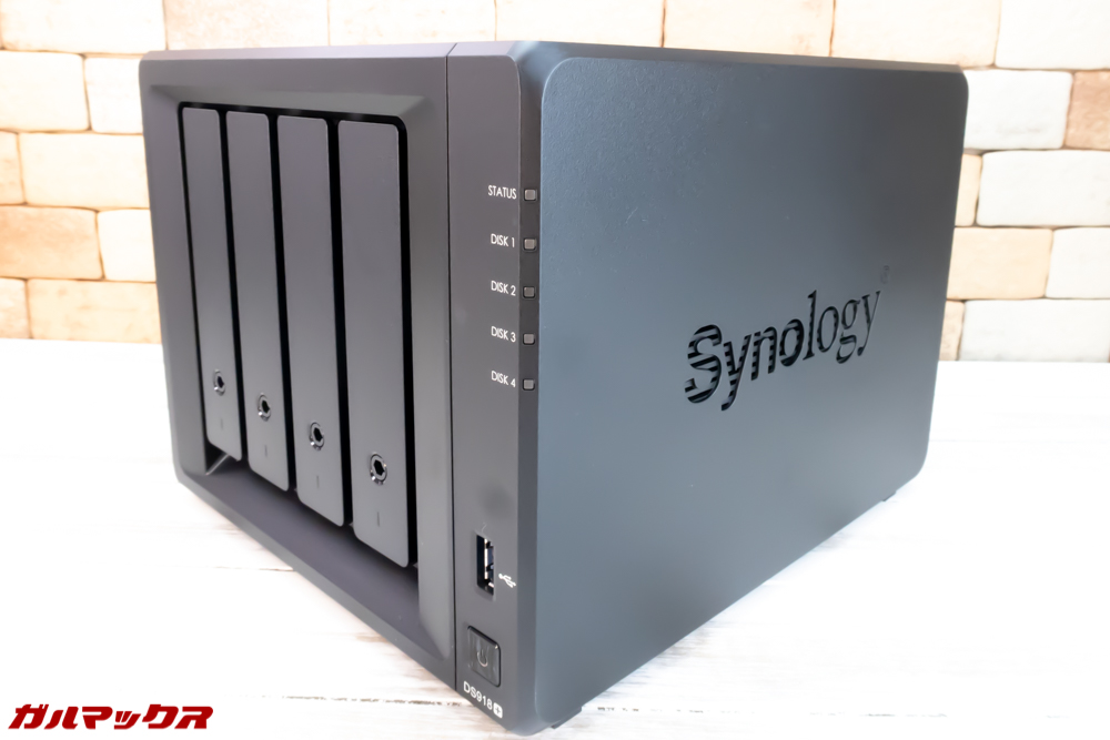 DS918+は4ベイ仕様なので非常に大きいです