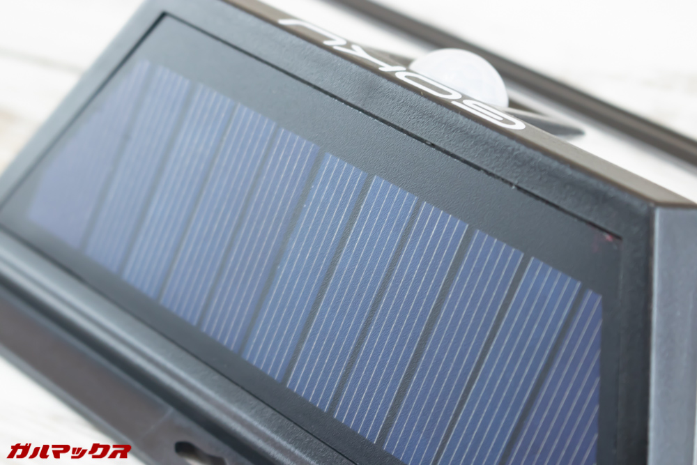 GOKU 48 LEDは本体上部が全てソーラーパネルとなっていました!
