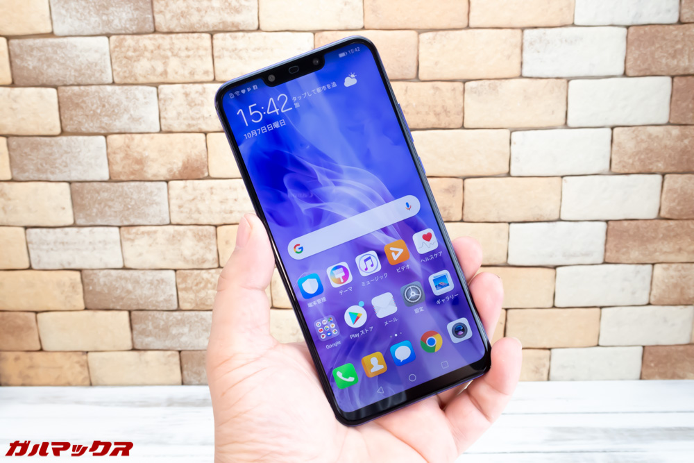 Huawei nova 3は縦長ディスプレイを搭載しているので持ちやすい！