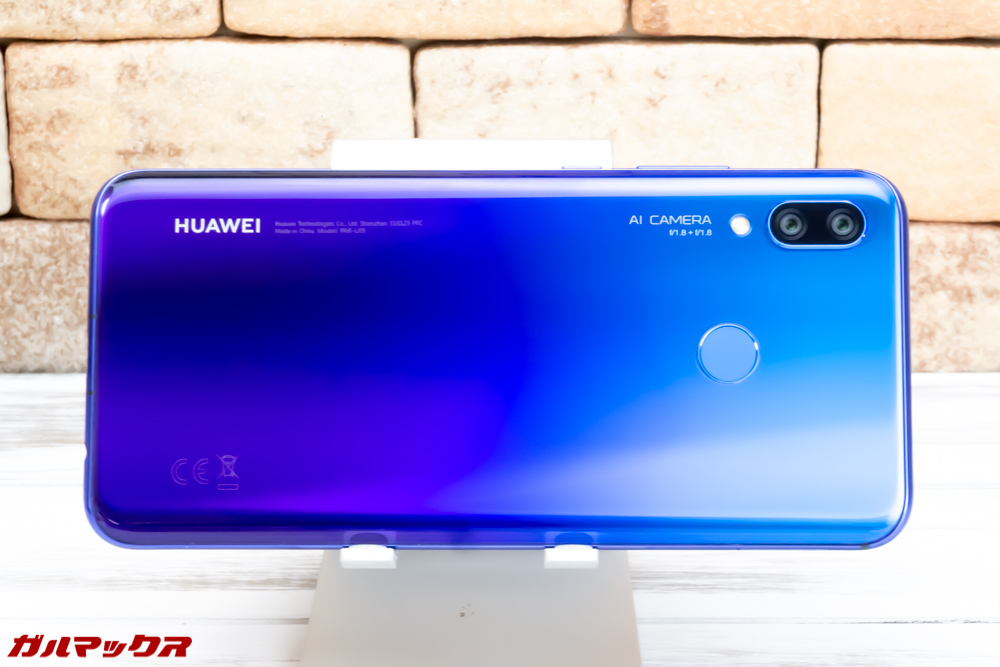 Huawei nova 3のカメラは横持ちで撮影することを想定しているかのような配置となってます。