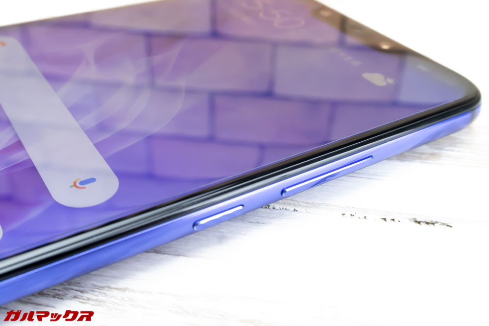 Huawei nova 3のボタン類は本体の右側面