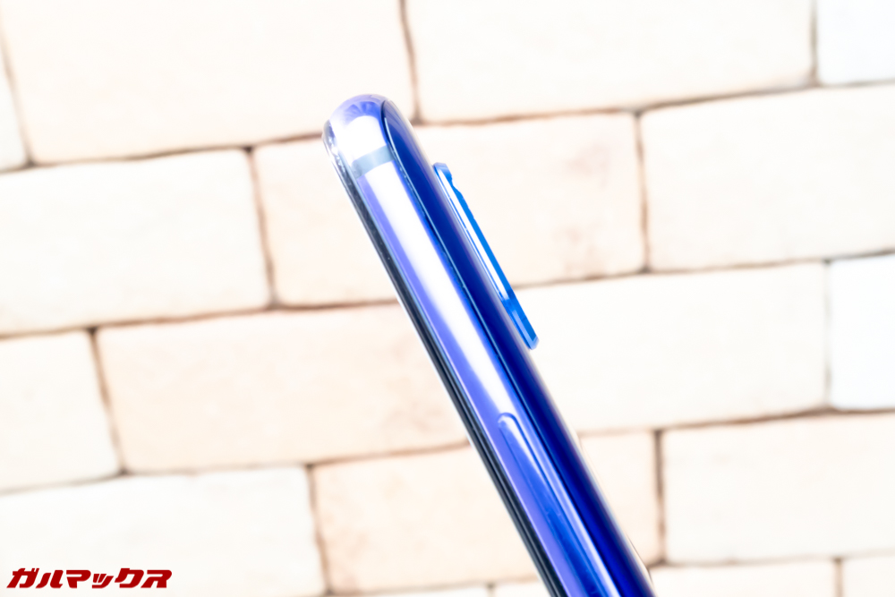 Huawei nova 3のカメラは結構出っ張っている