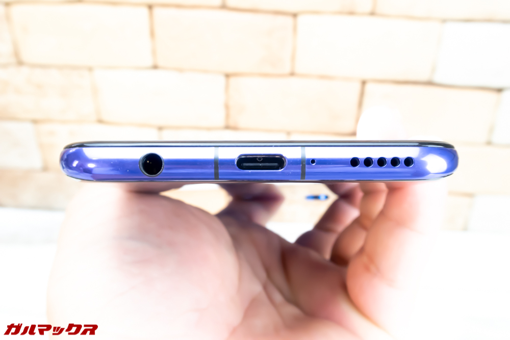 Huawei nova 3の本体下部には各種端子が備わっております