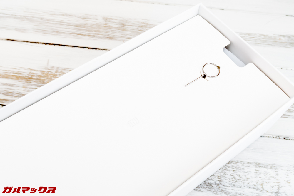 Huawei nova 3の外箱は本体の下にクイックガイドなどが入ったボックスが入ってました