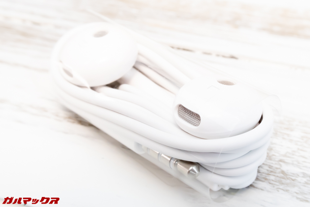 Huawei nova 3にはイヤホンマイクが付属しております