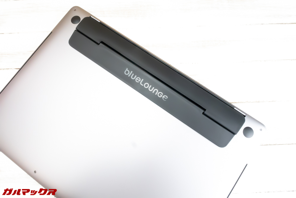 MacBook Pro用の傾斜スタンドは2016年モデルに対応していましたが、2018年モデルでも利用可能となってました。