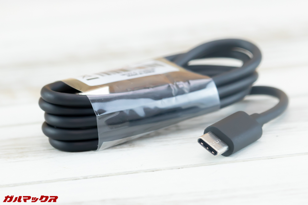 Moto Z3 PlayはUSB Type-Cケーブルが付属しています。