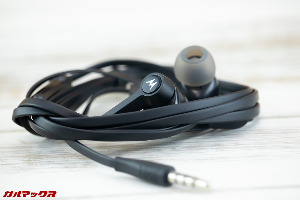 Moto Z3 Playにはカナル型イヤホンが付属しています。