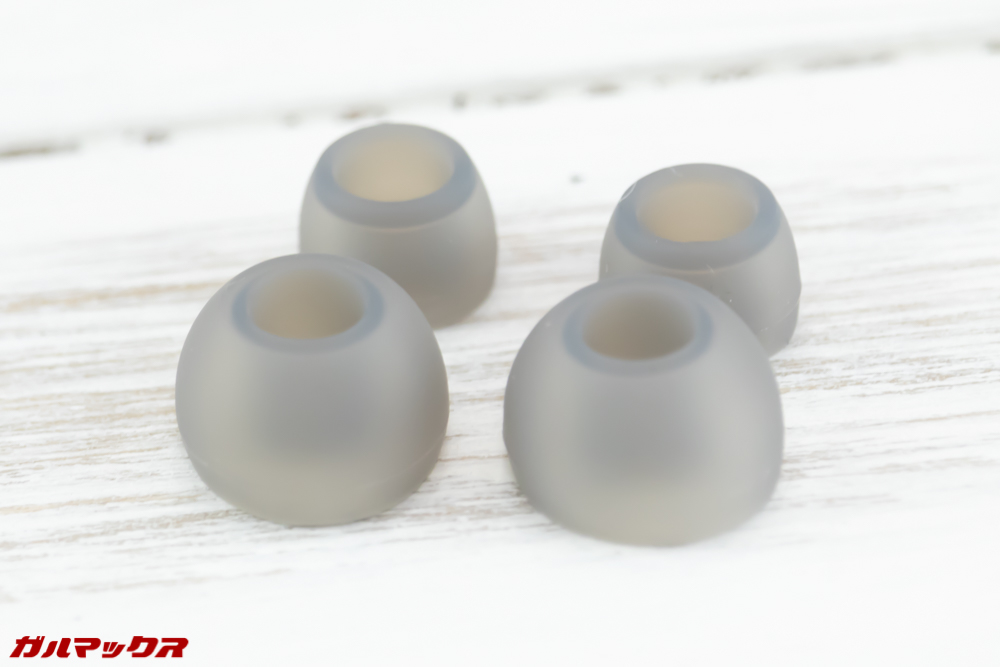 イヤーピースは本体に付属している物を含んで3種類付属しています。