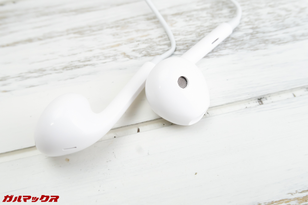 OPPO R15 ProにはAppleイヤホンに激似のイヤホンが付属していました。