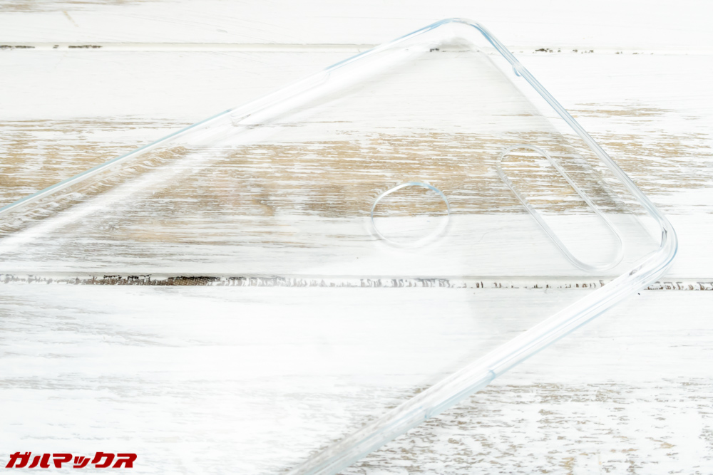 OPPO R15 Proにはクリアケースが付属しています。