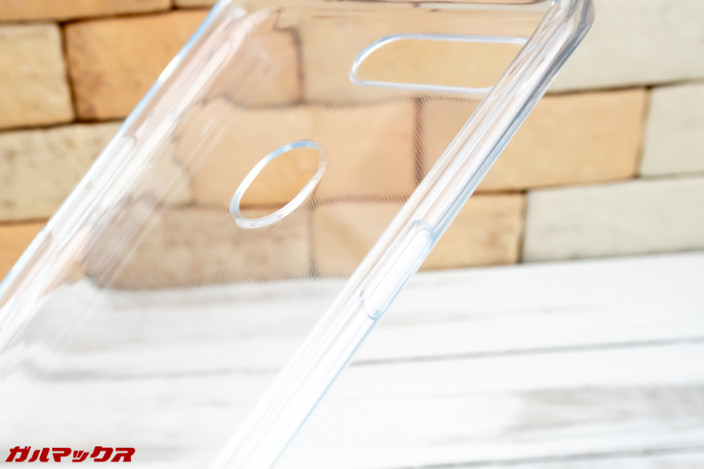 OPPO R15 Proの付属ケースはボタン部分までしっかりカバーされています。