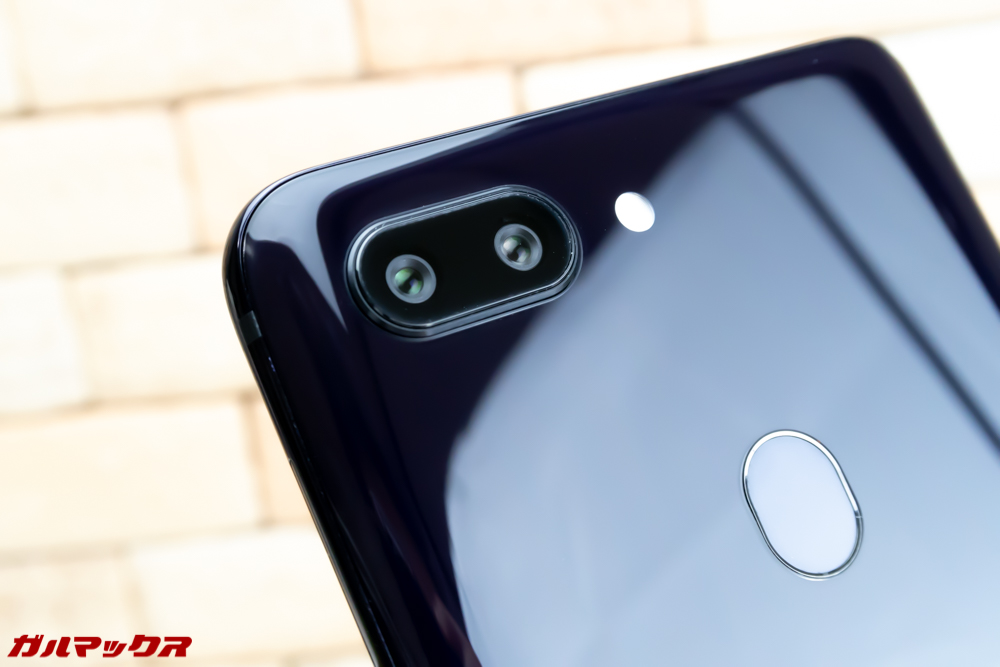 OPPO R15 Proの背面にはAIデュアルカメラが搭載されています。