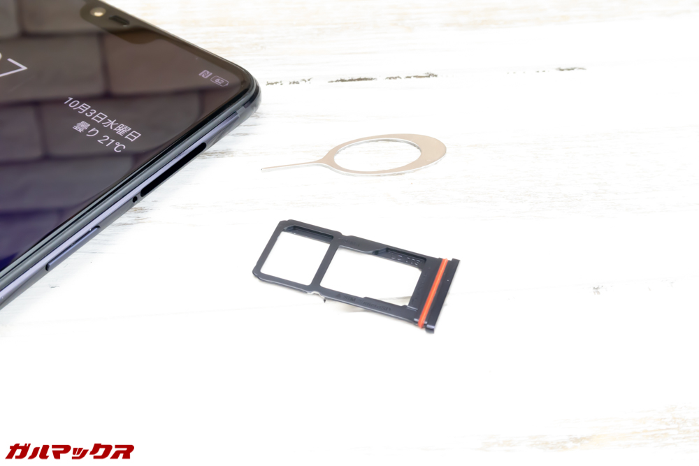 OPPO R15 ProのSIMトレイはMicroSDとNanoSIMの共用タイプ