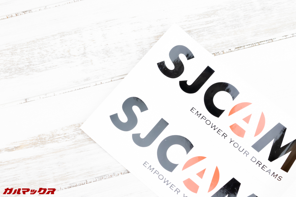 SJ8 PLUSにはステッカーも付いていました