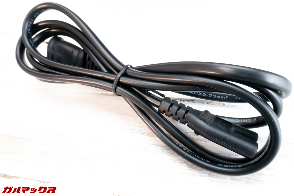 Tremorの充電ケーブルは日本のコンセントに刺すことの出来るタイプです。