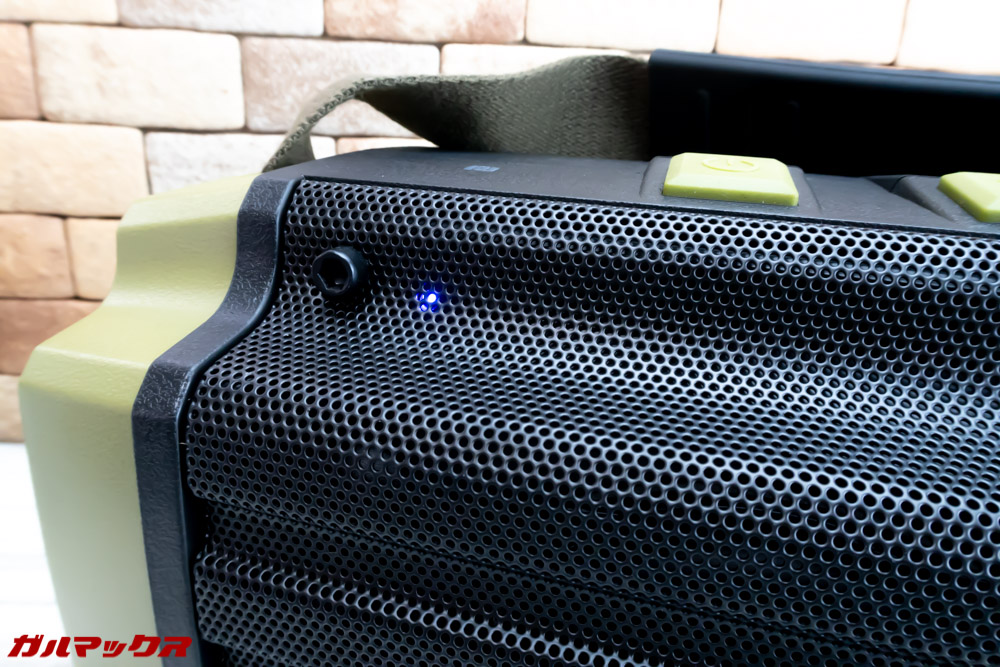 スピーカーグリル内にはインジケータが備わっております。