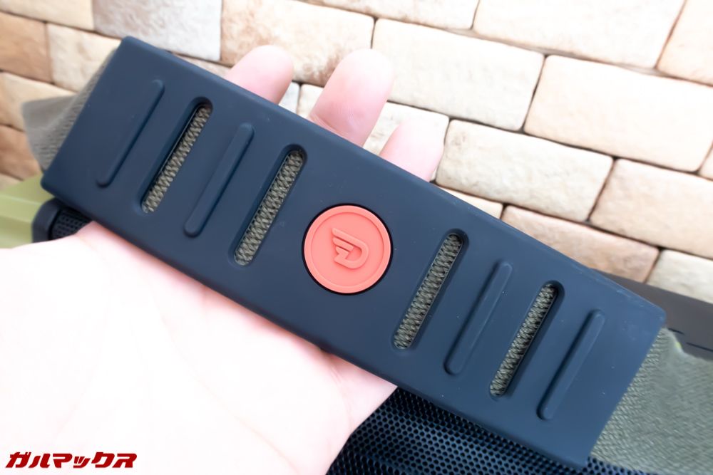 Tremorのベルトにはラバー バンドも備わっておりました。