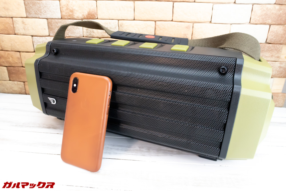 Tremorは大型Bluetoothスピーカーなので、筐体も非常に大きいです。