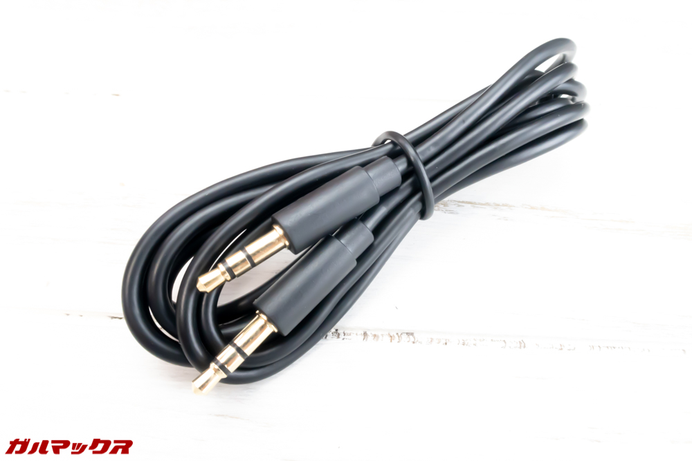 Tremorにはイヤホン端子経由で音源を流すことが出来るケーブルが備わってます。