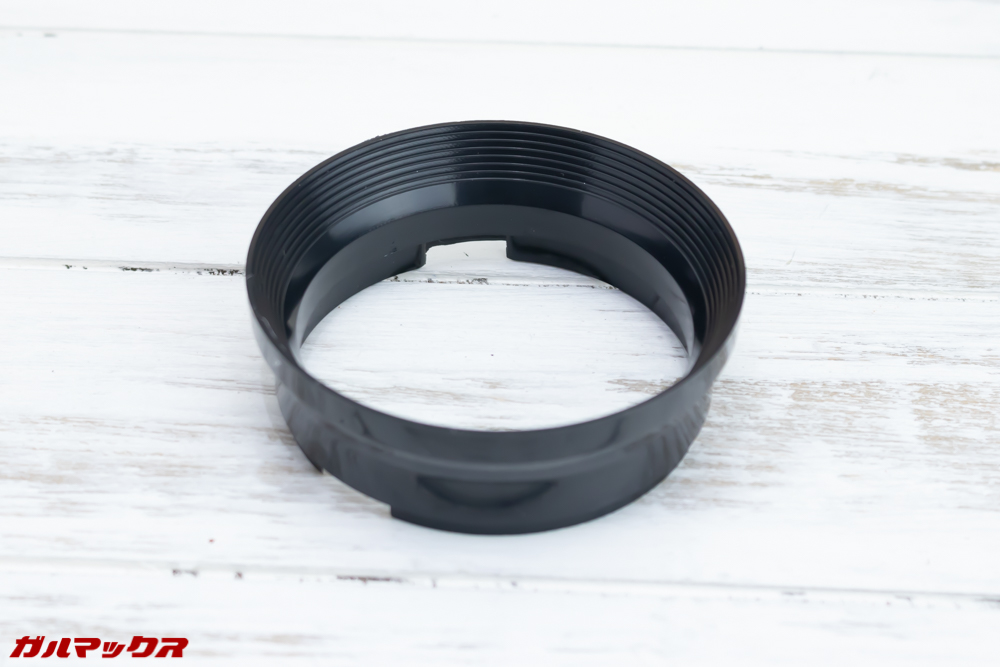 Vemico製プロジェクターにはレンズフードが付属しています。