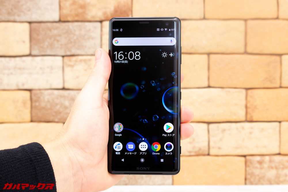 Xperia XZ3のサイズ感はGalaxy S9+に非常によく似ています。
