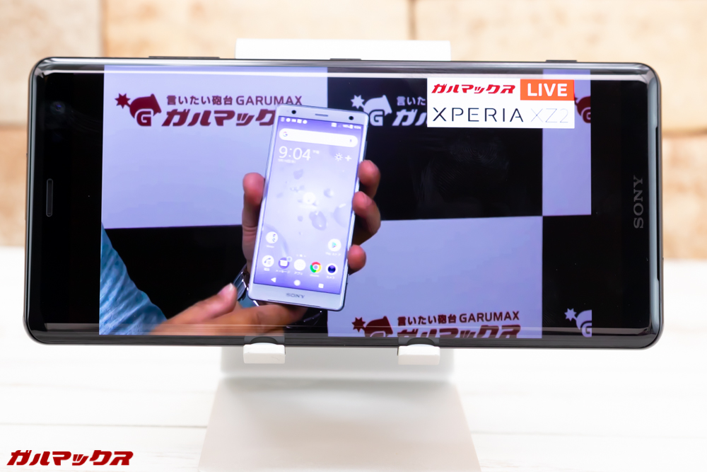 Xperia XZ3は縦長ディスプレイなので動画コンテンツは横に黒帯が出るか上下がカットされた映像となる。