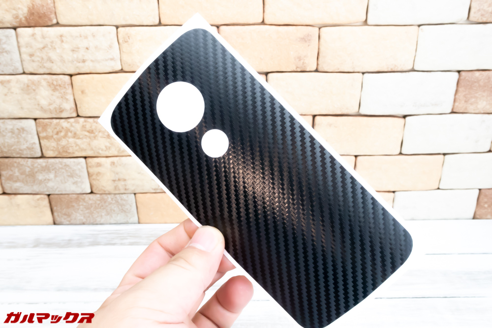 moto g6 PLAYのスキンシールはカーボン柄でキレイ！