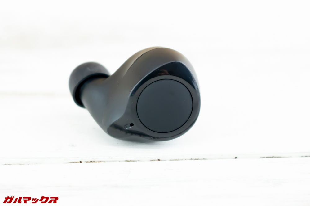 Dudios Zeus TWSの側面には丸い多機能ボタンが備わっていました！