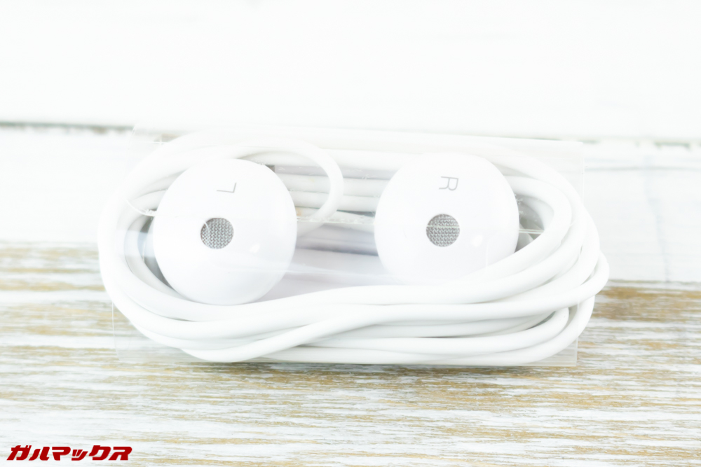 Huawei Mate 20にはイヤホンマイクが付属しています。