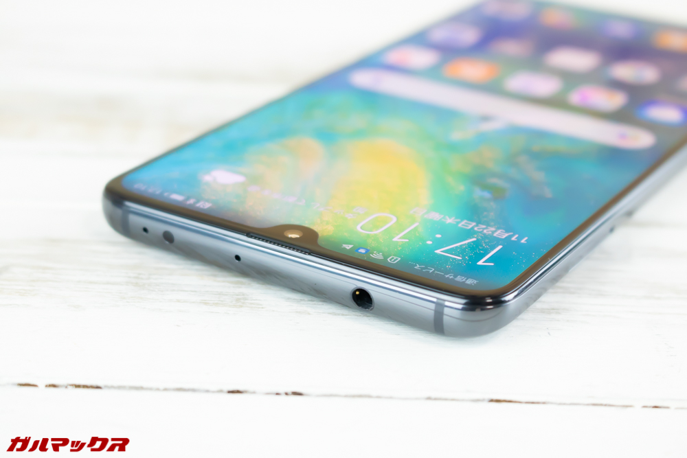 Huawei Mate 20の本体上部にはイヤホジャックが備わっている。