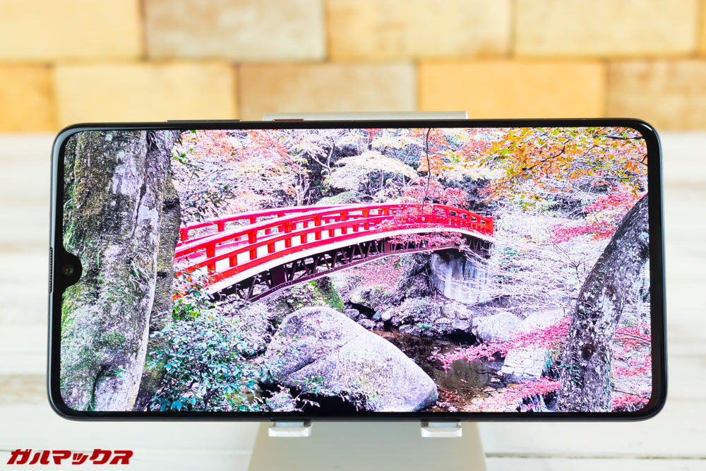 Huawei Mate 20のディスプレイは有機ELでは無いものの非常に発色が良いです。