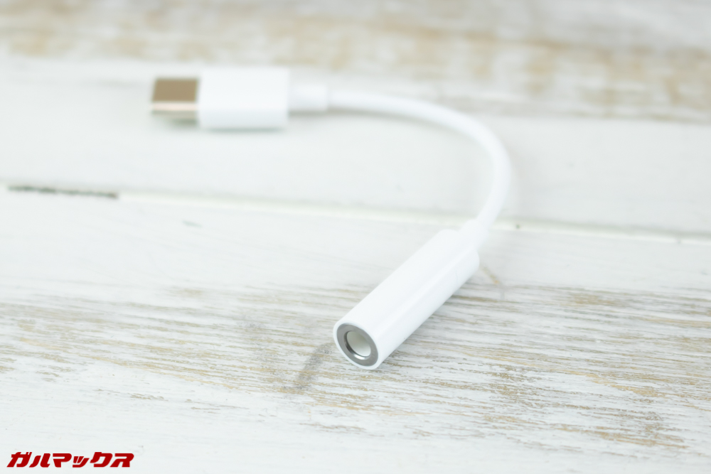 HUAWEI Mate 20 Proにはイヤホンジャック変換アタッチメントが付属