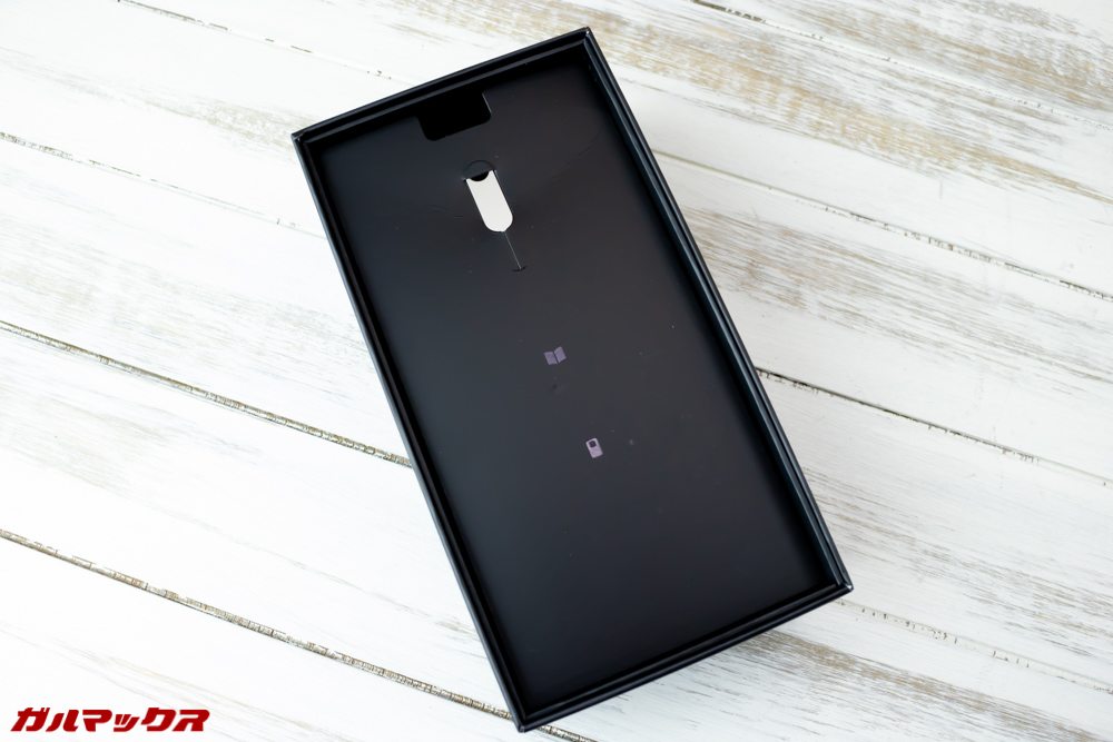 HUAWEI Mate 20 Proの本体下には書類ボックス