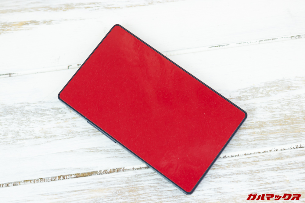 カードケータイ（KY-01L）の背面フィルムも貼ってみました。