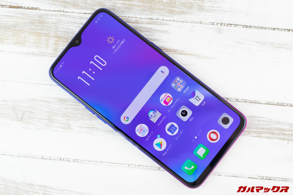 OPPO R17 Neoは6.4型の大画面ディスプレイを搭載。