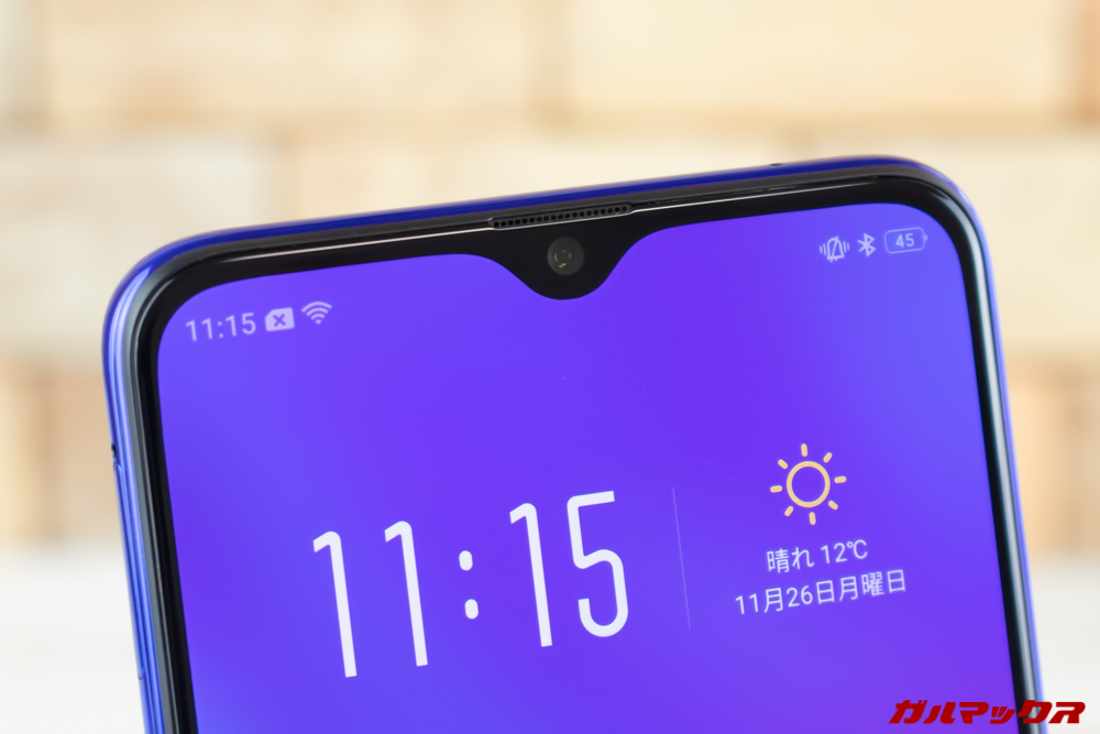 OPPO R17 Neoはノッチ部分にインカメラを搭載。