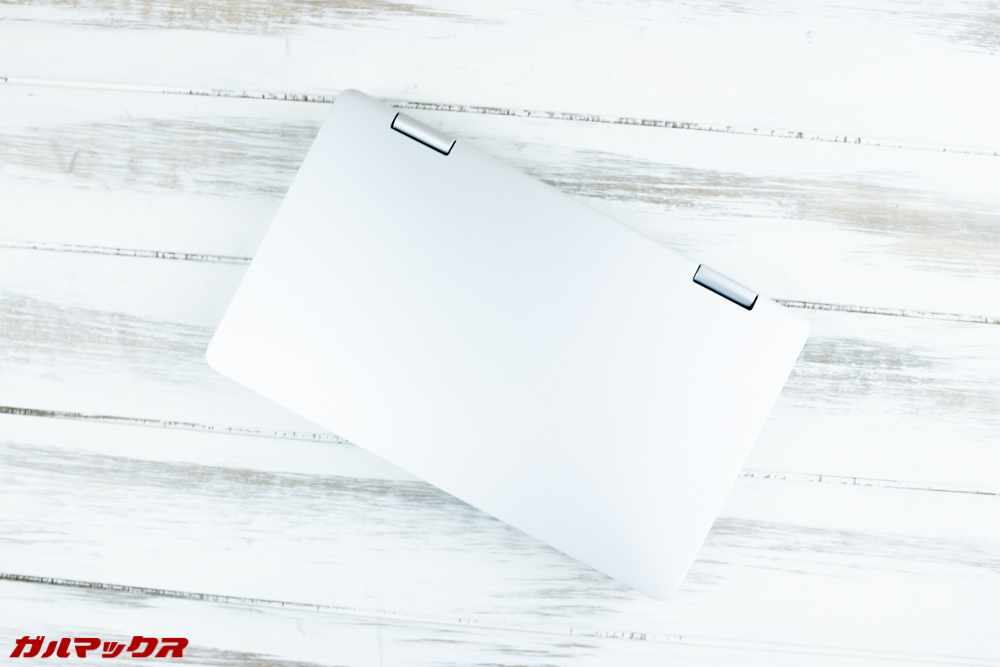 One Mix 2Sの外観はシンプルでロゴのないタイプ