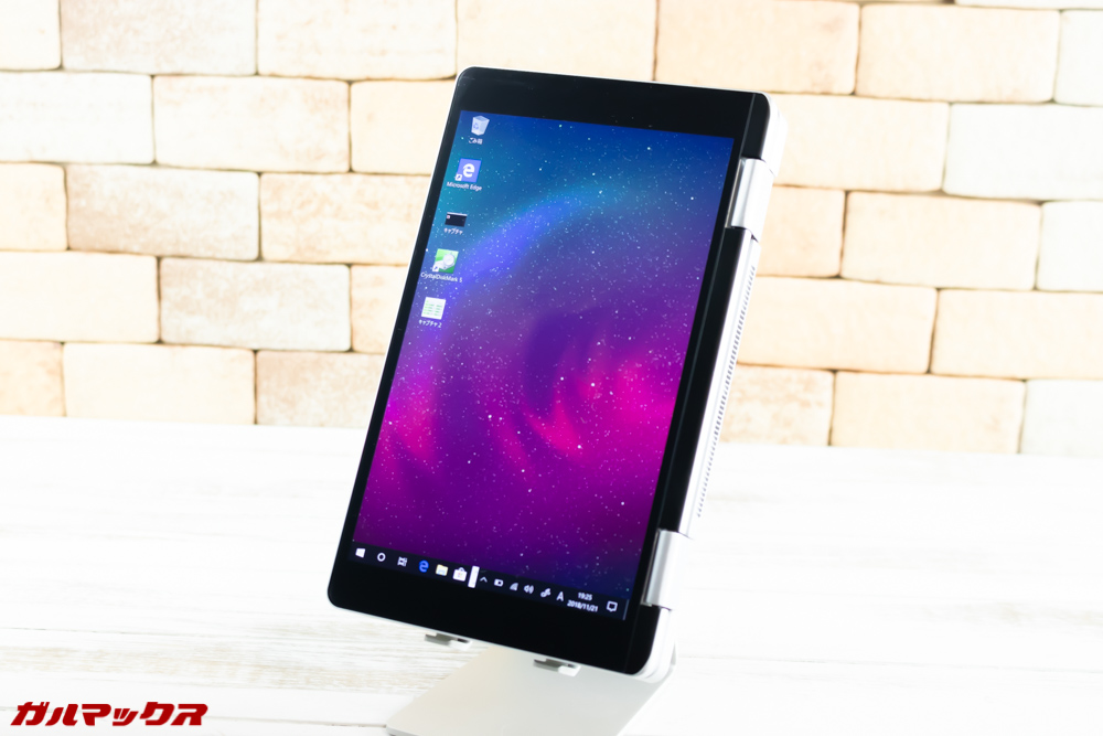 One Mix 2Sのキーボードを完全に回してタブレット形状でも利用可能です。