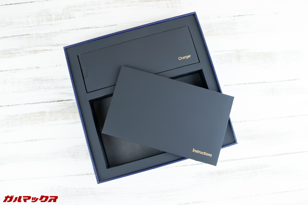 One Mix 2Sの外箱から本体を取り出した下部に書類ボックスが入っています。