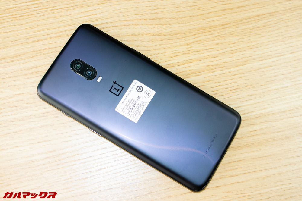 OnePlus 6Tの背面にはデュアルカメラを搭載!