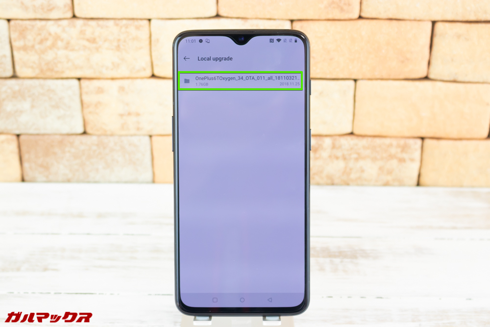 OnePlus 6Tに表示されるダウンロードしたファイルを選択します！
