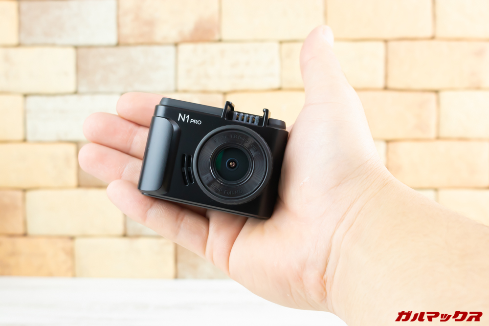 VANTRUE N1 Proは非常にコンパクトなサイズで設置しても邪魔になりません。