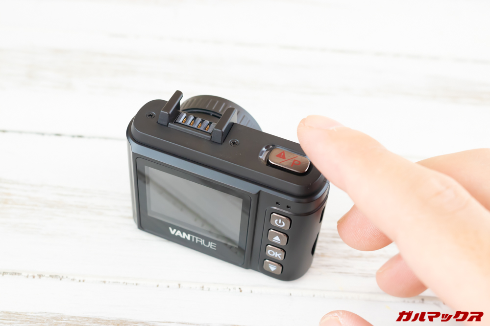 VANTRUE N1 Proは上部のボタンを長押しすると駐車監視モードに変更可能です。